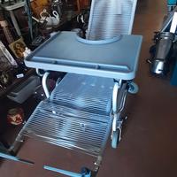 Sedia a rotelle basculante doccia