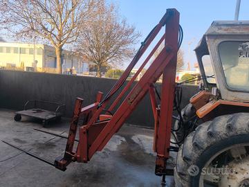Sollevatore posteriore per rotoballe
