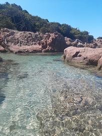 Isola Rossa trilo vicino alle spiagge. Privato