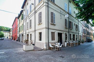 Locale in Piazza Fontanesi
