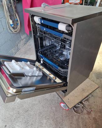Lavastoviglie LG TrueSteam QuadWash