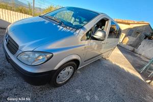 Mercedes minivan