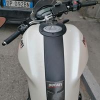 Ducati Monster 696