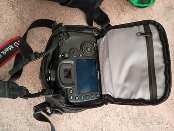 Due borse una grande l' altra piccola