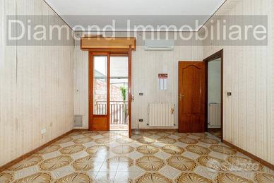 Casa singola con 2 terrazze e cortile a Riposto