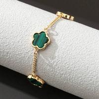 Bracciale dorato con quadrifogli verdi
