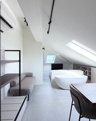 Mansarda design fronte mare a Porto San Giorgio