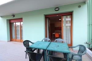 Quadrilocale piano terra con piscina