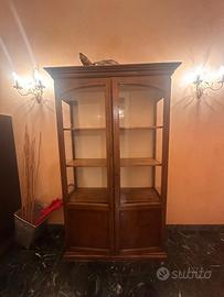 Armadio a muro con ante + mobile legno con cassett