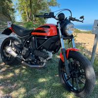 Ducati Scrambler 400 Sixty 2, guidable con A2