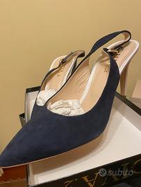 Scarpe blu e bianche