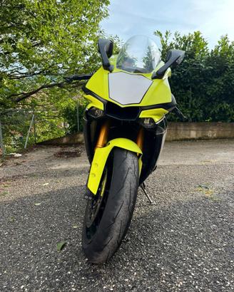 Yamaha r1