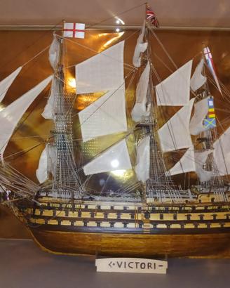 Modelli di navi d’epoca- HMS Victory e veliero