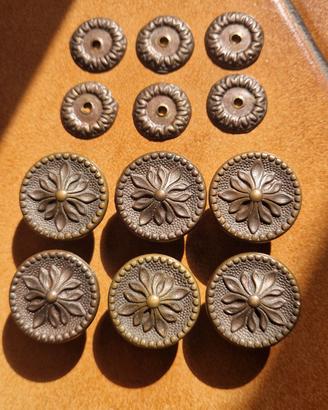 6 Pomelli vintage ottone brunito con rosette 