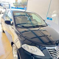 Lancia Y cambio automatico