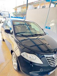 Lancia Y cambio automatico