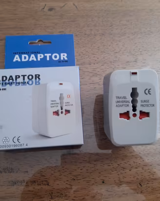 Adattatore universale da viaggio