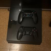 PS4 Slim + 7 giochi + 2 controller