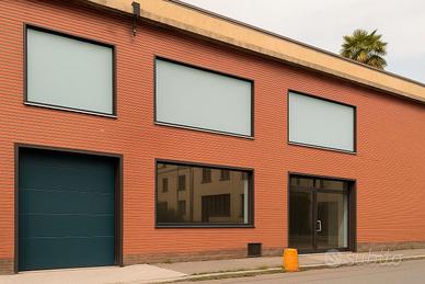 Magazzino / spazio espositivo con vetrina
