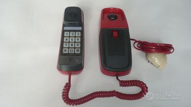 Telefono Vintage rosso con tastini sulla cornetta