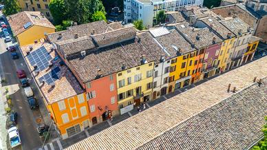 4 LOCALI A PARMA