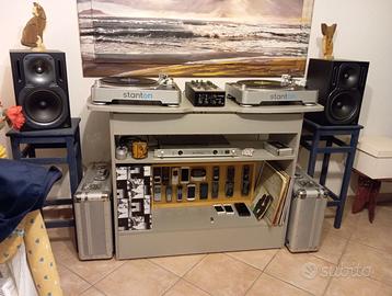 Consolle dj con giradischi