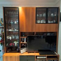 Mobile da salone in legno con vetrinette