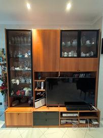 Mobile da salone in legno con vetrinette