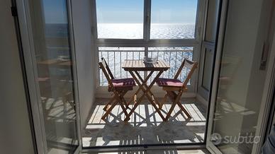 Appartamento con piena vista mare