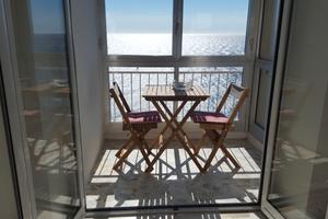 Appartamento con piena vista mare