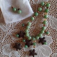 Collana e orecchini pietre verdi