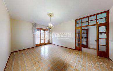 INDIPENDENTE CON LASTRICO SOLARE E BOX DI BEN 39 M