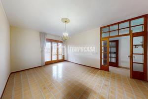 INDIPENDENTE CON LASTRICO SOLARE E BOX DI BEN 39 M