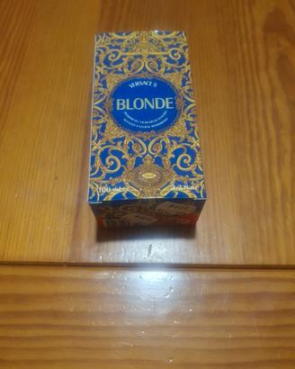 Blonde - Versace's