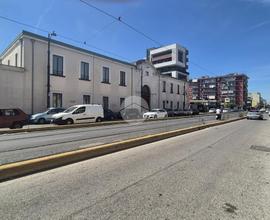 NEGOZIO A NAPOLI