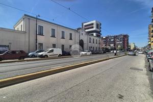 NEGOZIO A NAPOLI