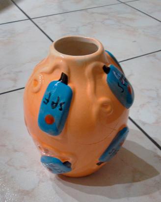 Vaso ovale arancione in ceramica design astratto