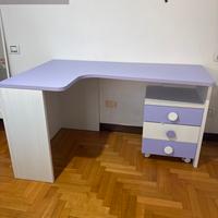 scrivania con cassettiera
