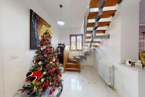 VILLA LIBERA SU 4 LATI CON GIARDINO PRIVATO