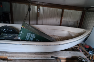 Barca completa di tutto con Yamaha 4cv 2 t