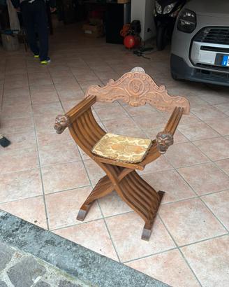 Sedia Vintage Savonarola con leoni pieghevole raro