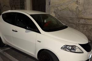 Lancia Y