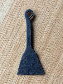 Antico raschietto per pulizia tagliere