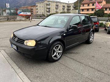 Volkswagen Golf 1.6 16V