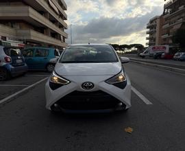 Toyota Aygo Connect 1.0 VVT-i 72 CV 5 porte x-cool