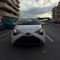 Toyota Aygo Connect 1.0 VVT-i 72 CV 5 porte x-cool
