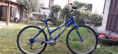 Bici mountain  Bike  colore blu marca ATALA