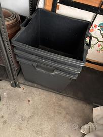 Contenitori in plastica