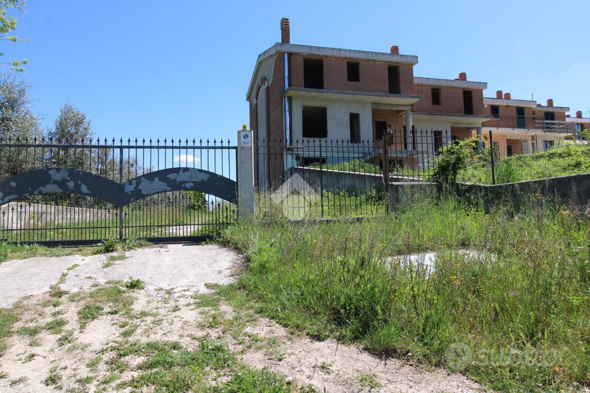 VILLA A SCHIERA A CAMPOBASSO - Vista 2