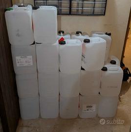 circa 20 bidoncini 10 litri come nuovi